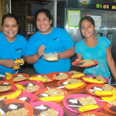 R Guat Community Lunch Day 17 35858425432 O